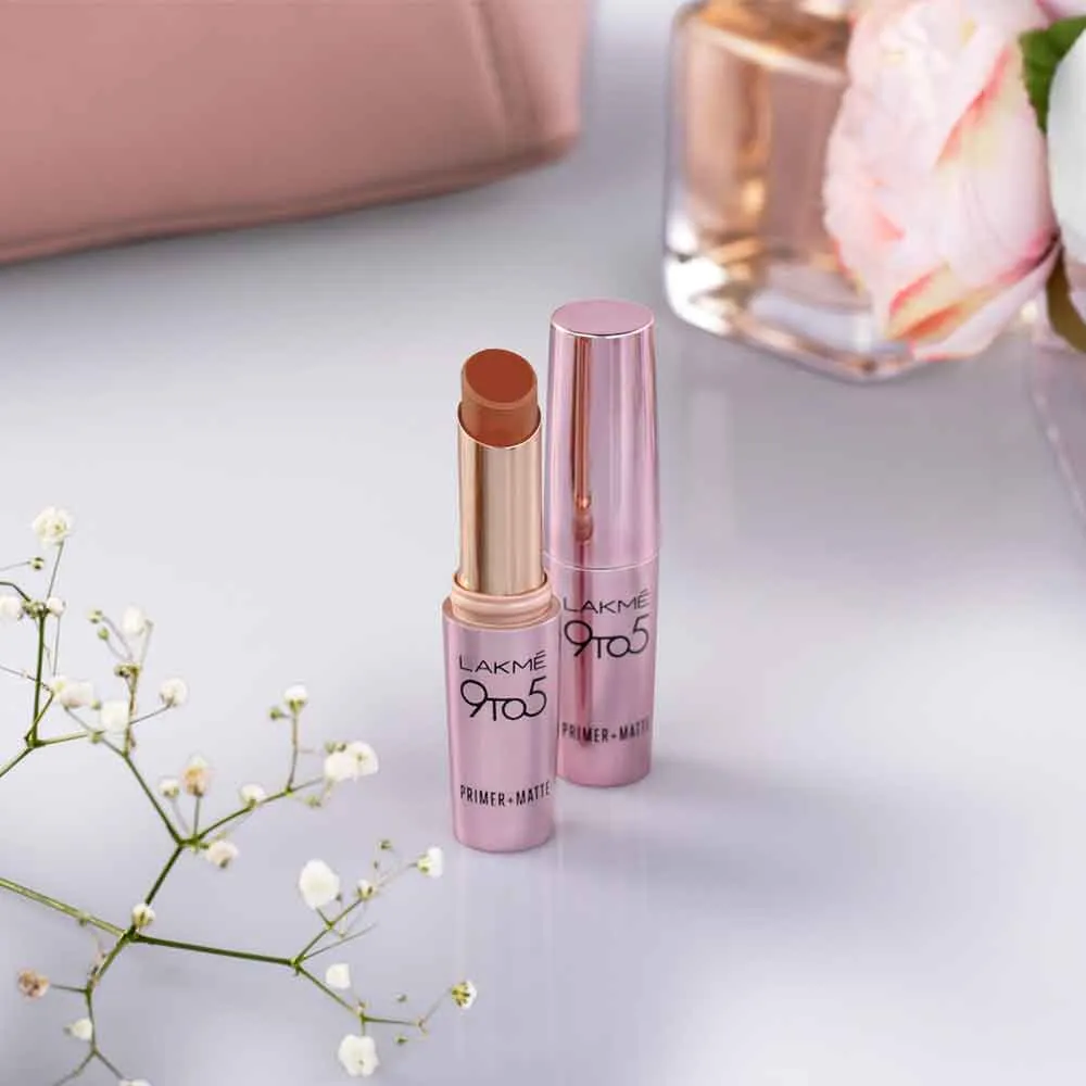Lakmē 9to5 Powerplay Priming Matte Lipstick