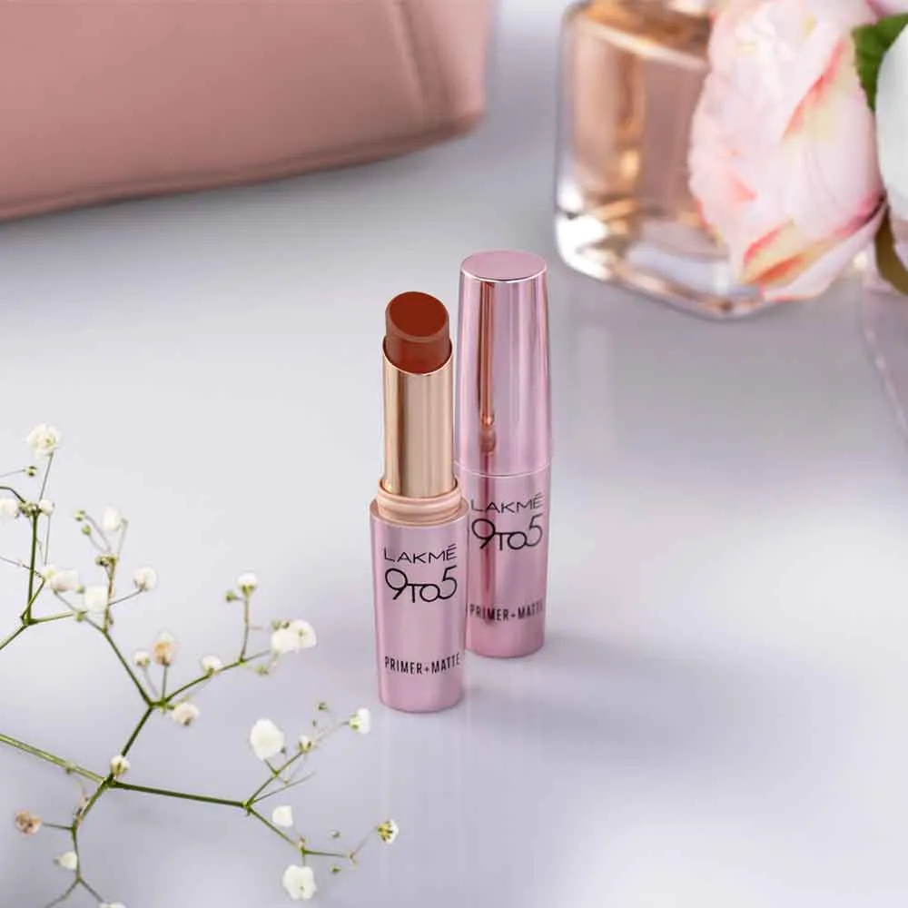 Lakmē 9to5 Powerplay Priming Matte Lipstick