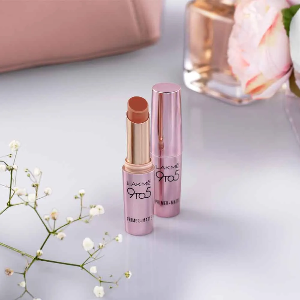 Lakmē 9to5 Powerplay Priming Matte Lipstick